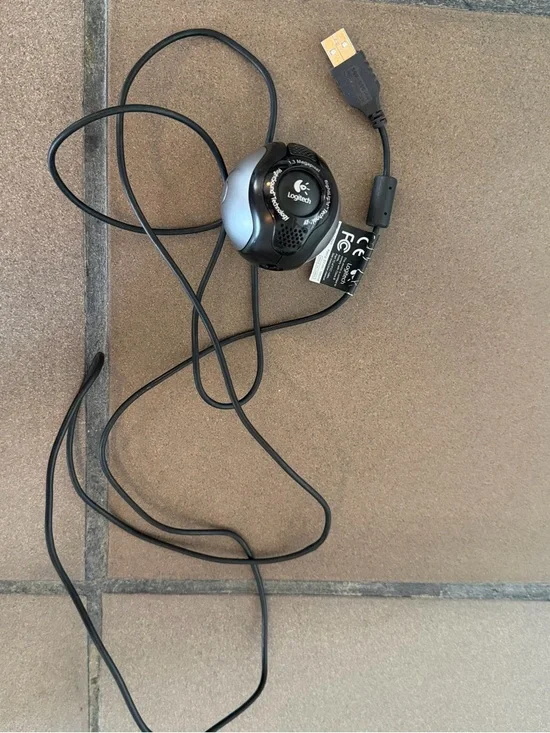 Logitech USB Webcam 1.3MP with Base - Picture 4 of 8